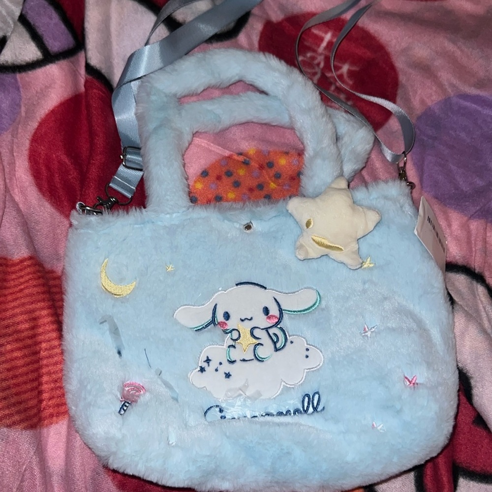 Cute Cinnamoroll shoulder bag.